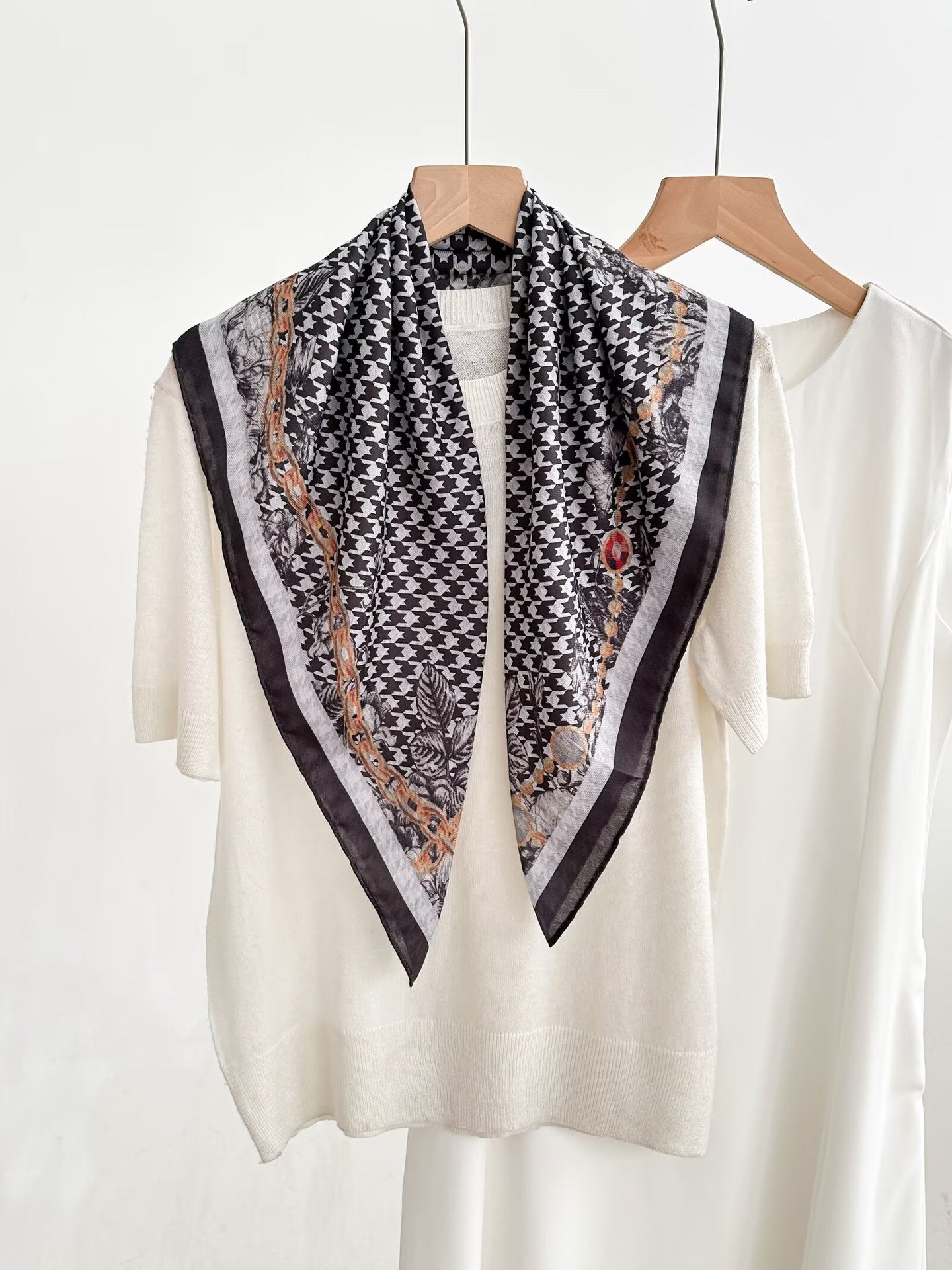 Femmes 70cm carré écharpe Vieux cou écharpe Collier chaud