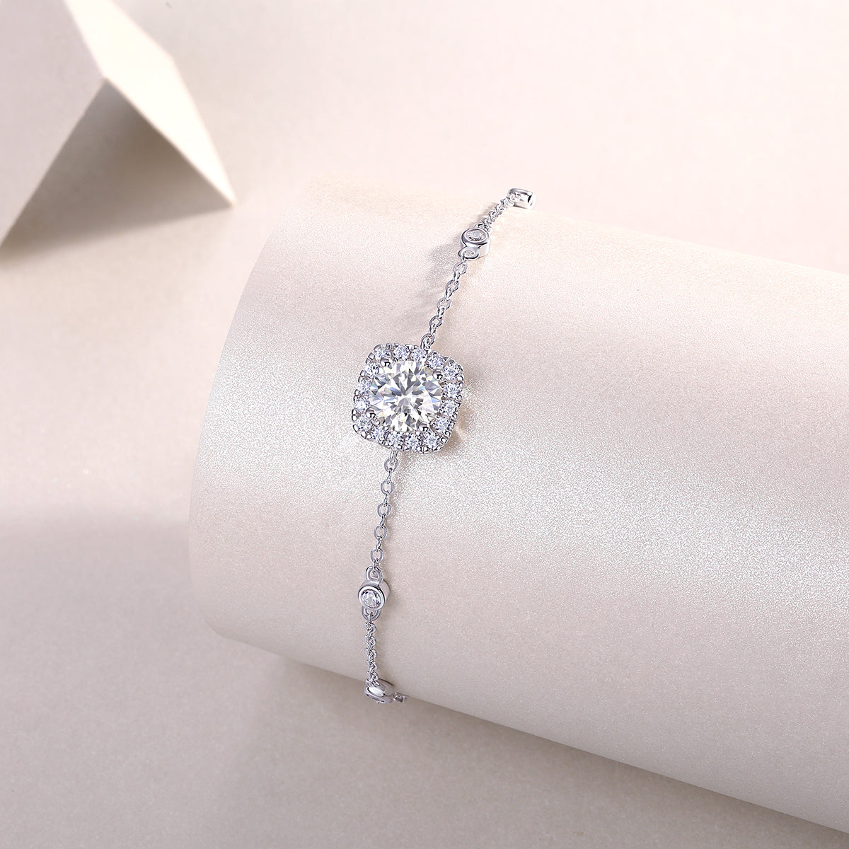 S925 Argent 2.2g 1ct Bracelet en halo moissanite