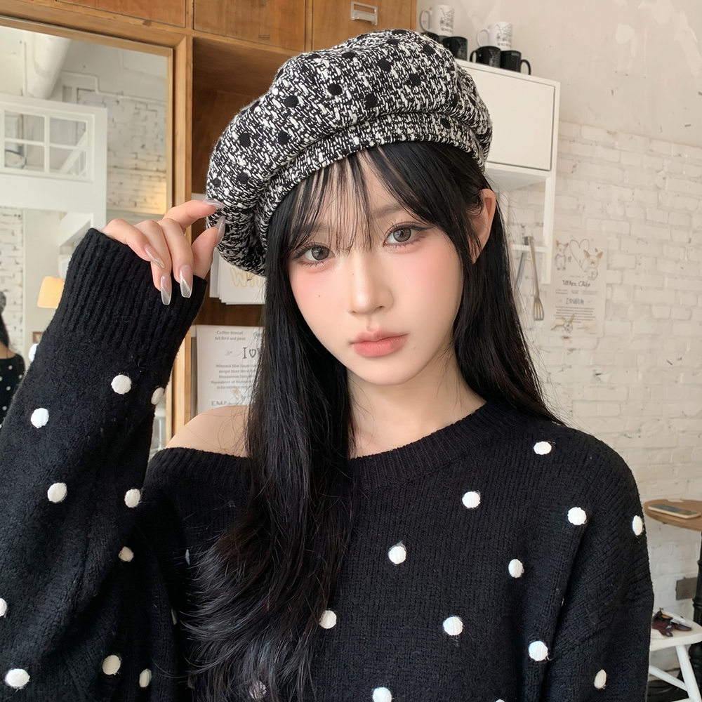 La mode de style coréen présente une large gamme de bérets en laine avec Polka Do