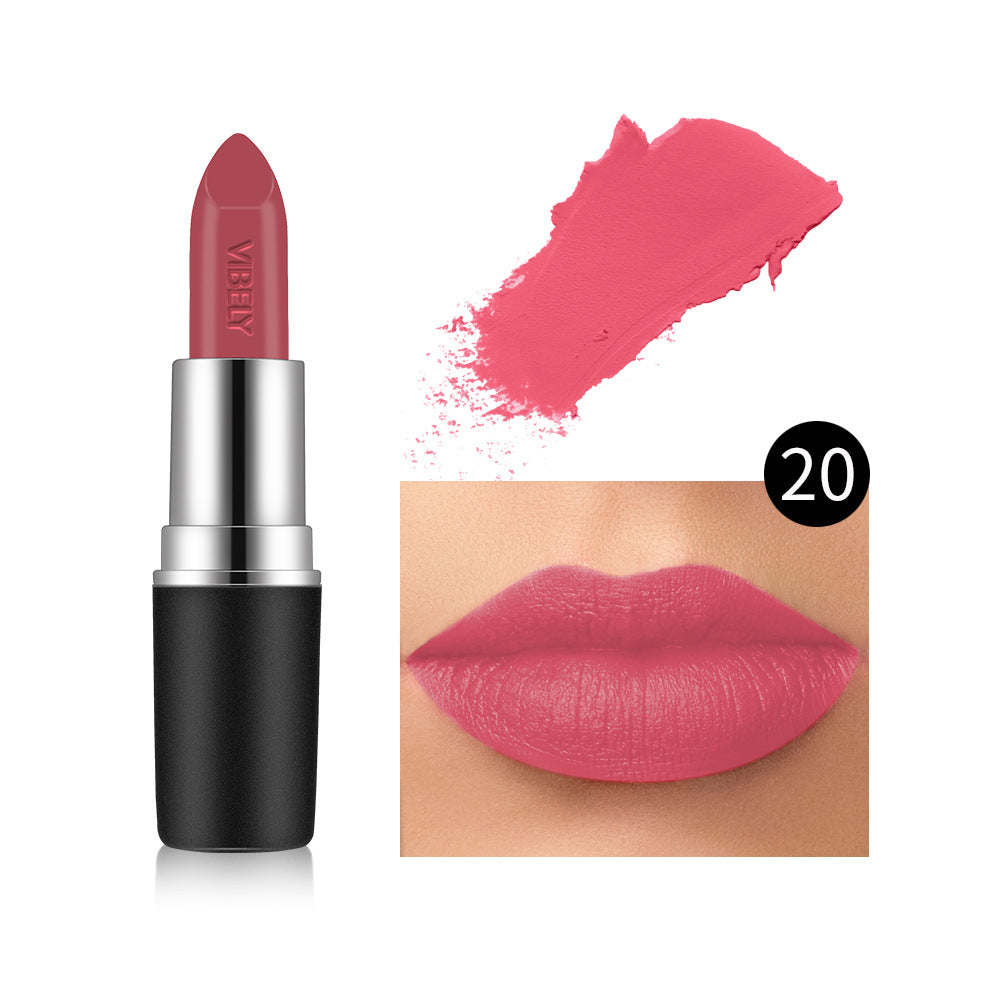 Matte Bullet rouge à lèvres avec un fini velouté qui rend votre peau plus juste