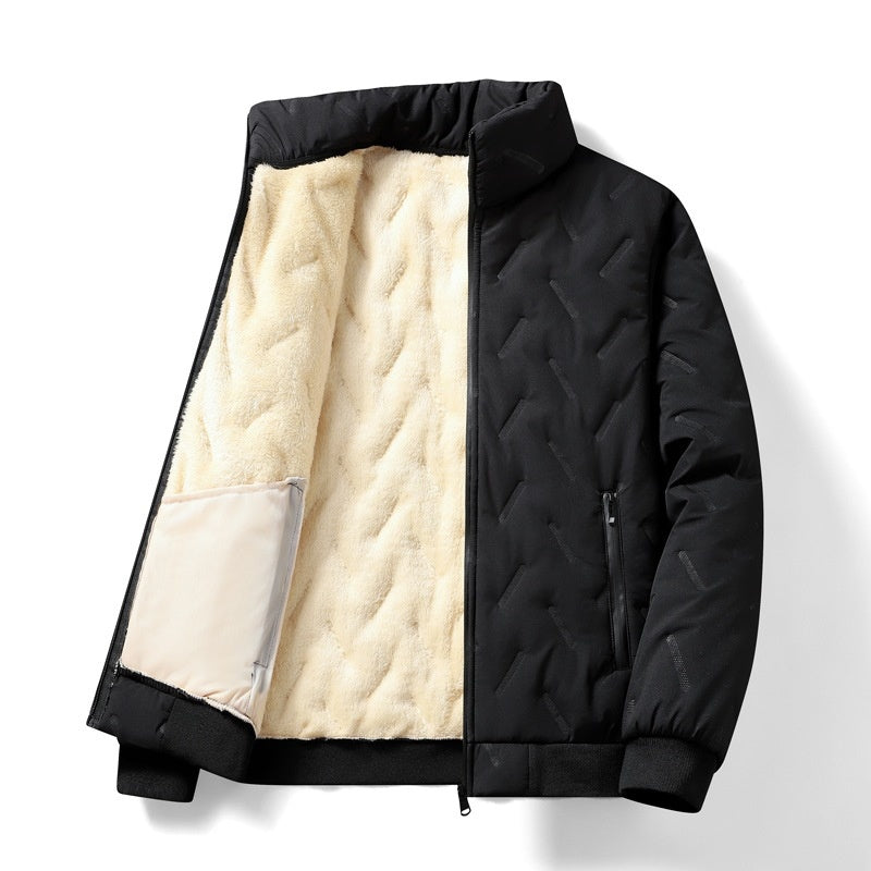 Manteau de coton rembourré de longueur moyenne avec un collier pour la chaleur