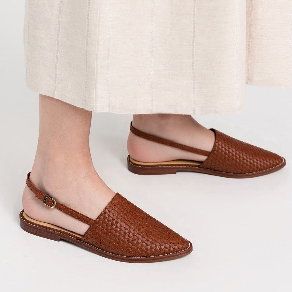 Extra-wide women's sandals