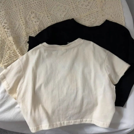 T-shirt à manches courtes pour enfants avec un cou d'équipage et un design imprimé