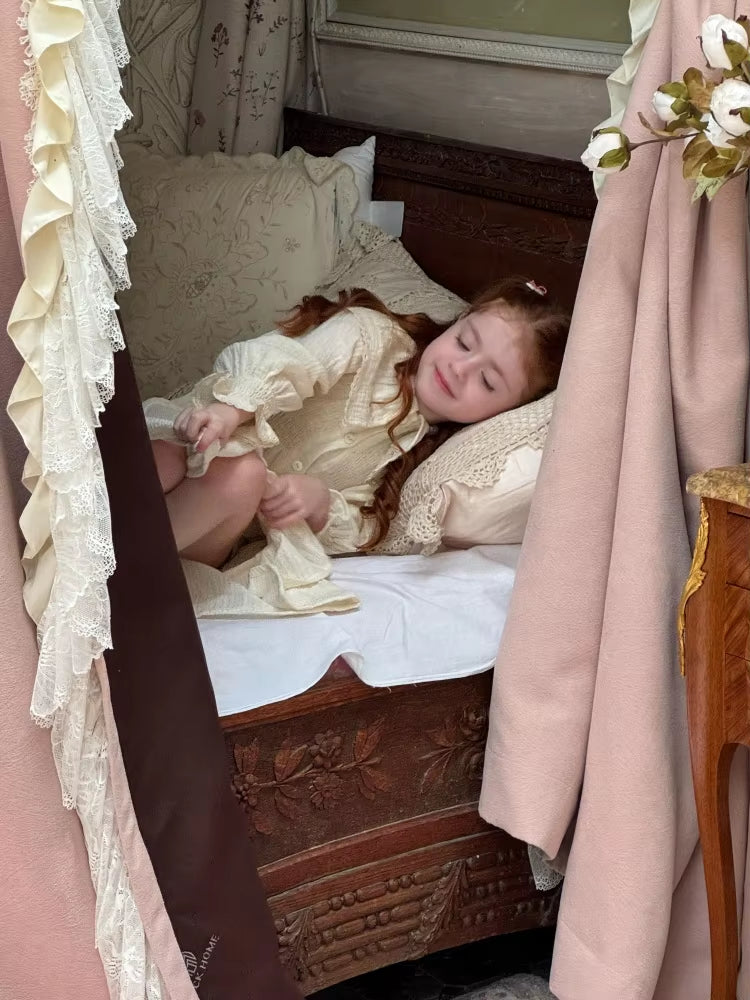 Robe longue en col en dentelle pour enfants