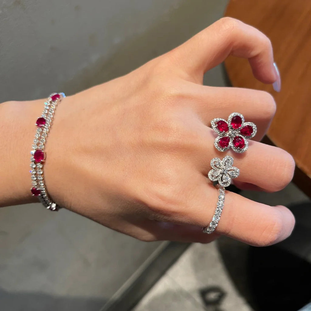 Couleur brillant Crimson Gemstone Fleur Raisin Purple Zircon Shining Diamond Fleur Anneau