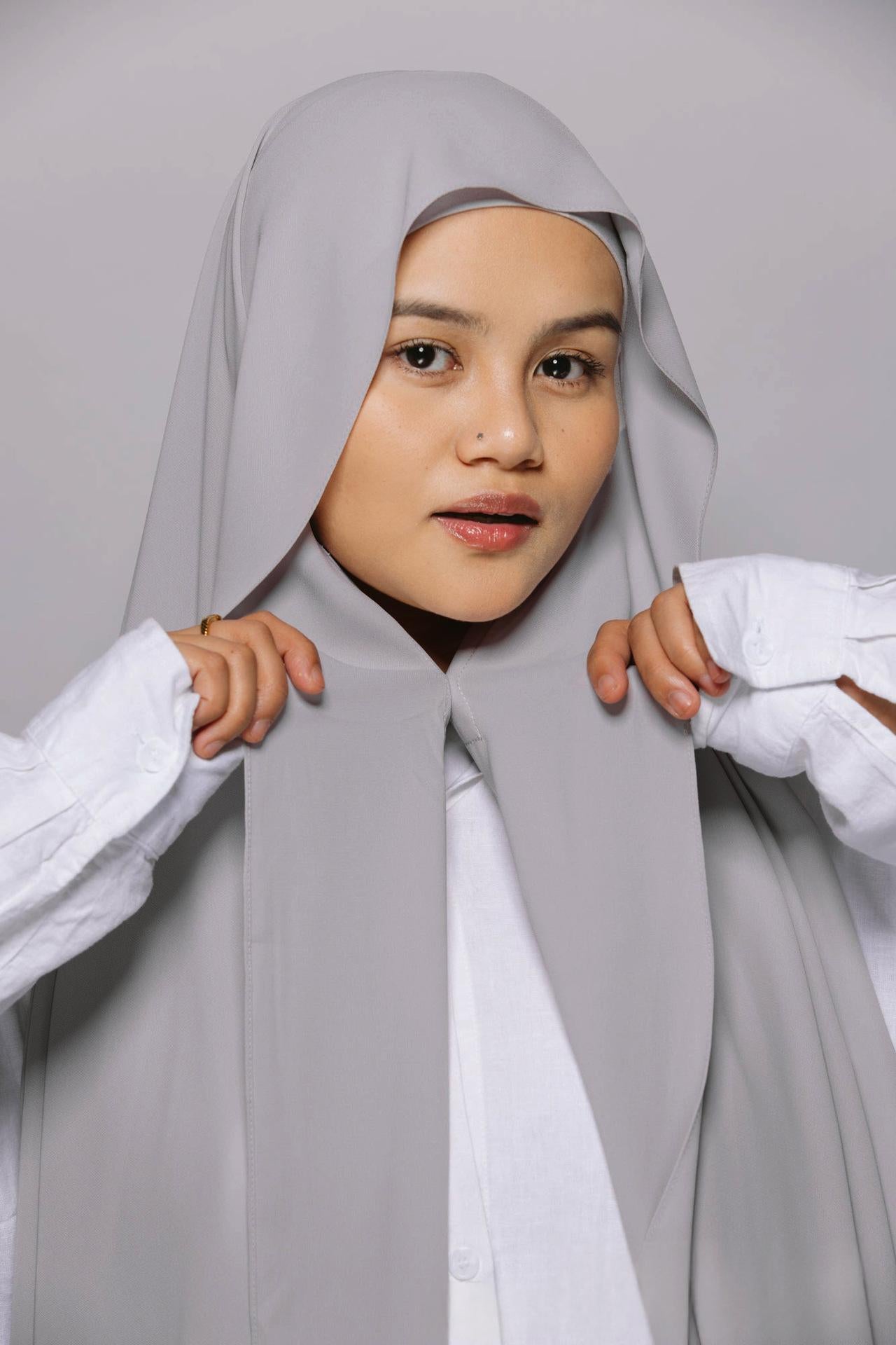 Le foulard pratique avec un aimant intégré