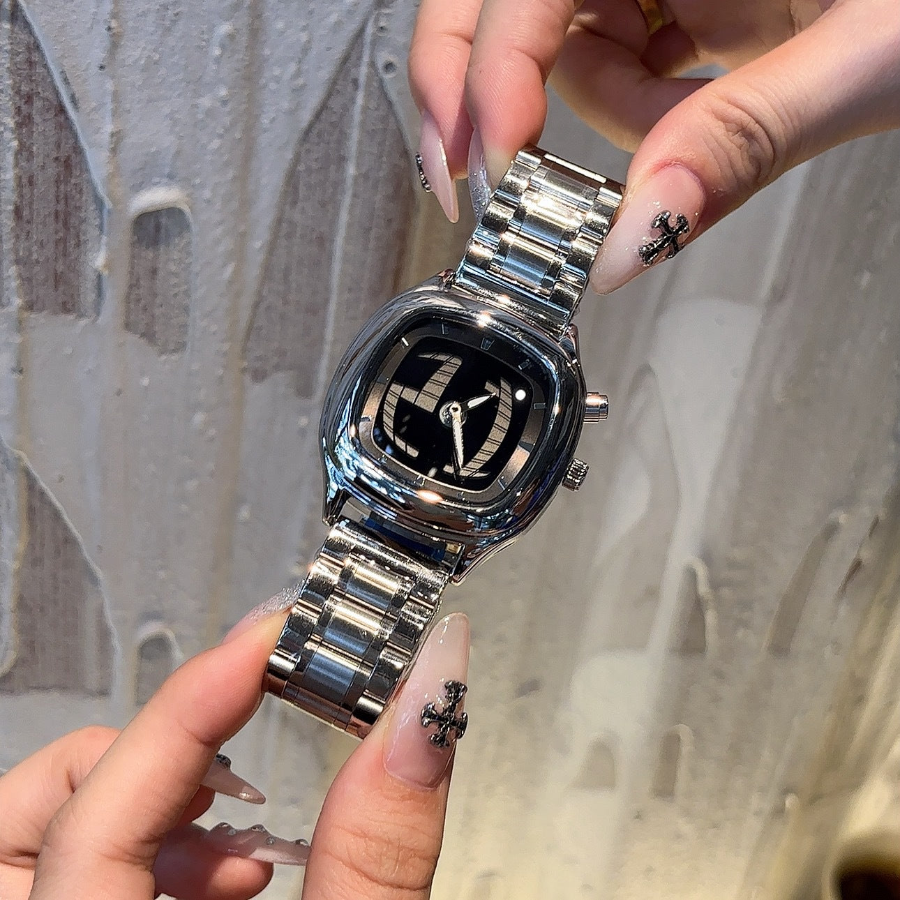 Montre d'affichage numérique de style rétro avec mains et chiffresexclusive Trendy Quartz Montre