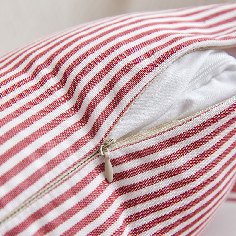 Oreiller rayé rouge et blanc en polyester-coton avec bords et déguisements