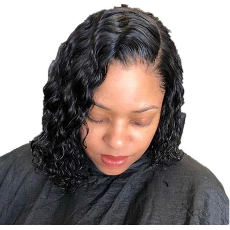Cheveux noirs et bouclés