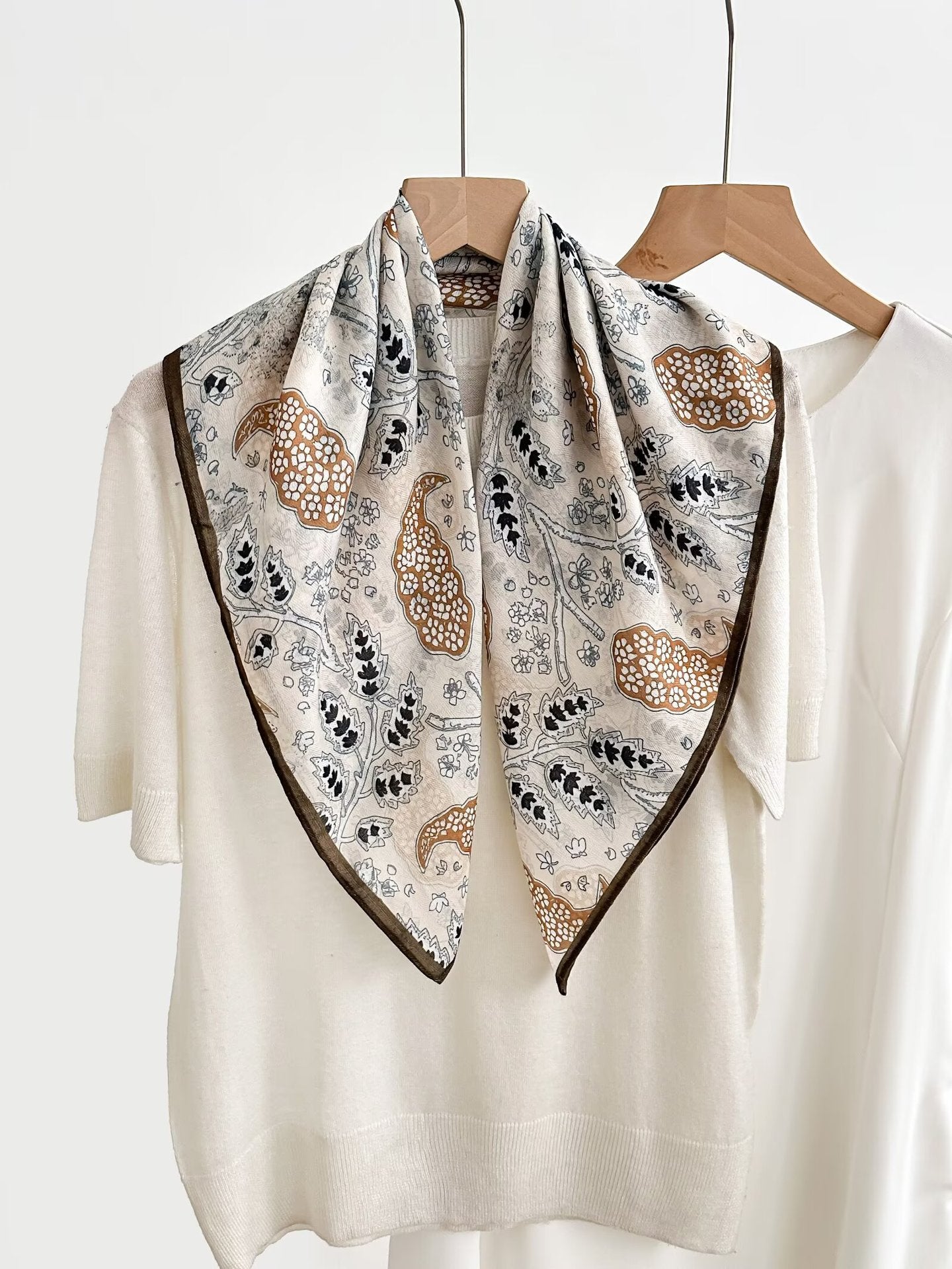 Femmes 70cm carré écharpe Vieux cou écharpe Collier chaud