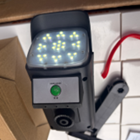 Lampe solaire anti-caméras Cour