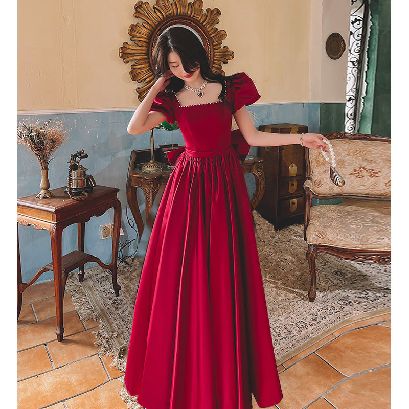 Vin d'hiver engagement rouge quotidien princesse française sur la course robe satin