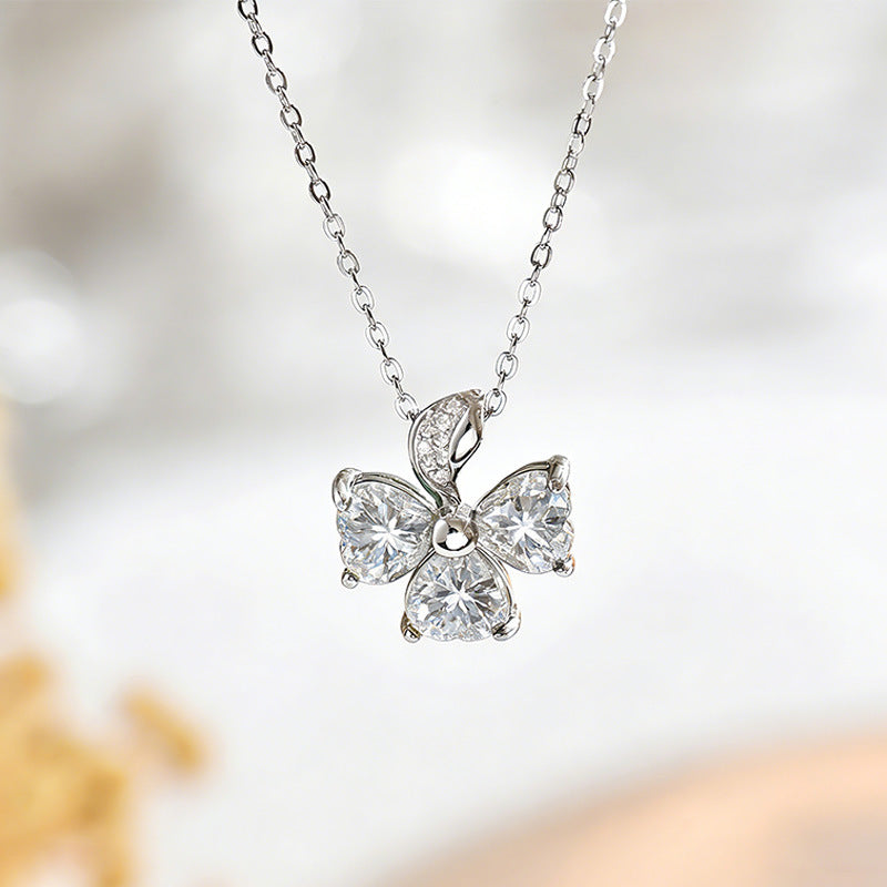 S925 Argent Sterling 3-Leaf Clover Moissanite Collier 3pcs 6x6mm Pierres coupées au coeur GRA Cer