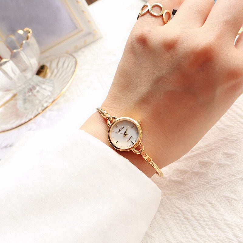 Rétro Petite montre dorée Quartz montre féminine