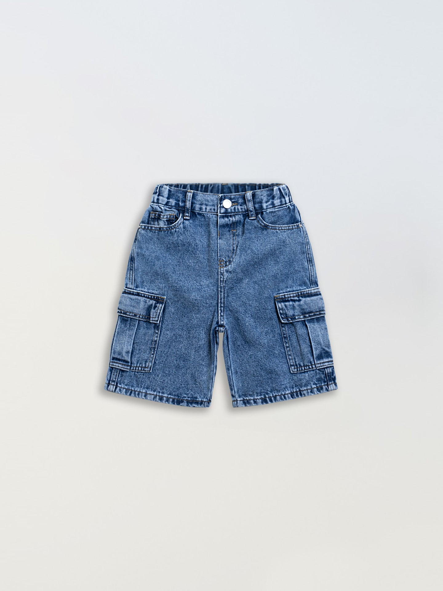 Short pratique en denim lavé multi-poches pour garçons