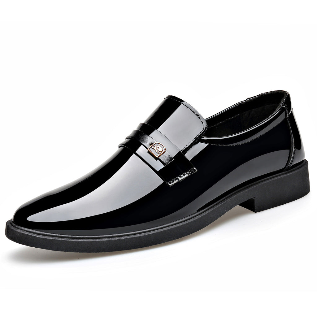 Robe Chaussures en cuir avec un miroir comme Slip sur le design