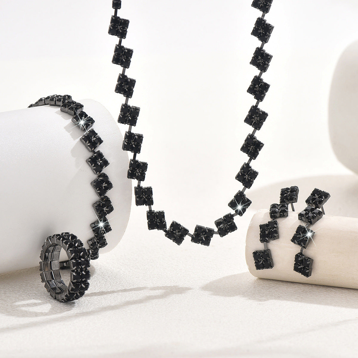 Collier géométrique carré Zircon à chaîne de pinces à chaud