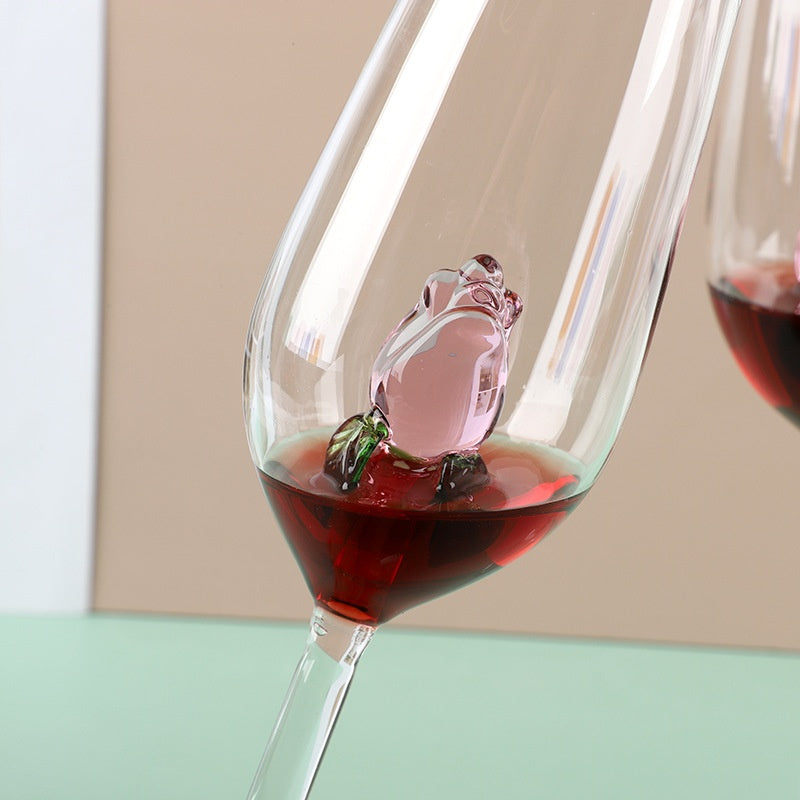 Cocktail en verre créatif et verre à vin rouge en forme de rosebud