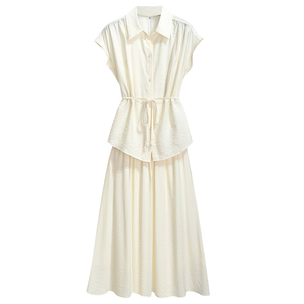 Blouse sans manches Tencel associée à une jupe