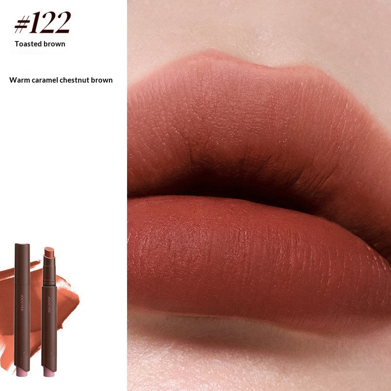Matte Lip Liner dans un teint de levure pour un doux