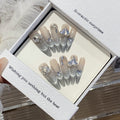 Boutons de ongles souriants pour chat-eye