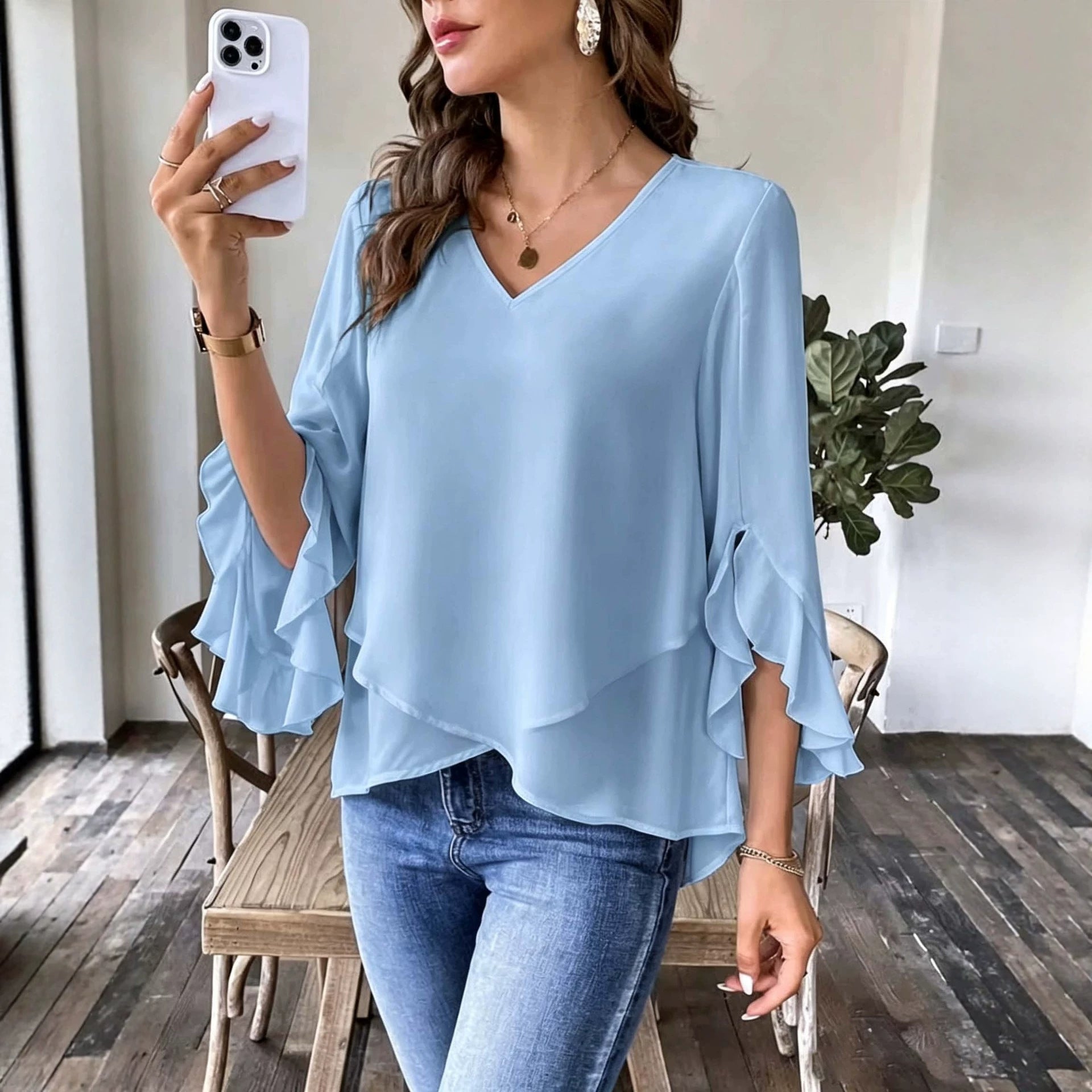 Top femme à col V avec manches volantes