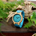 Simple montre en bois comme cadeau d'anniversaire pour les étudiants