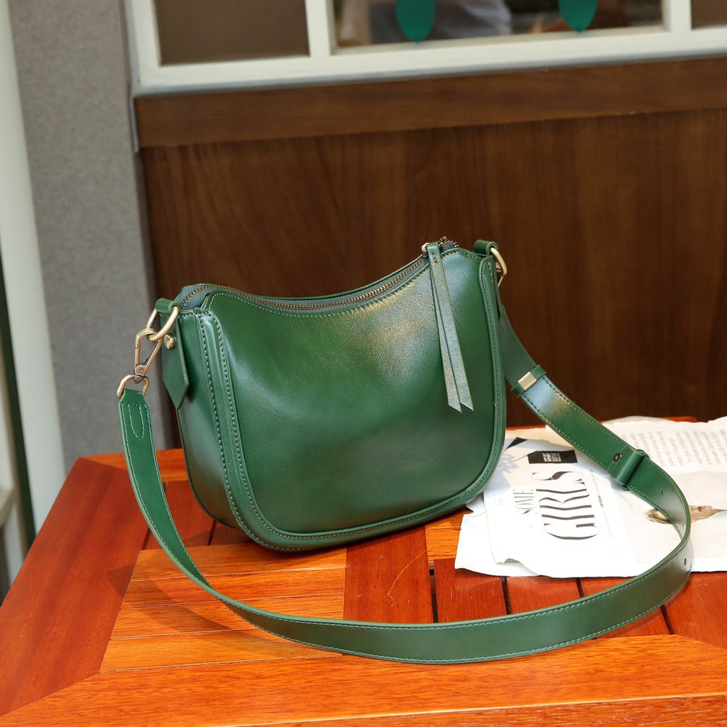 Commerce extérieur Sac d'épaule de croissant de cowhide à grain végétalisé