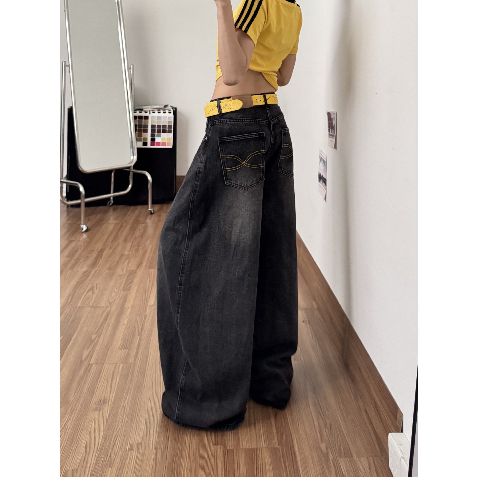 Jeans de denim pour femmes en broderie à lettres chaudes
