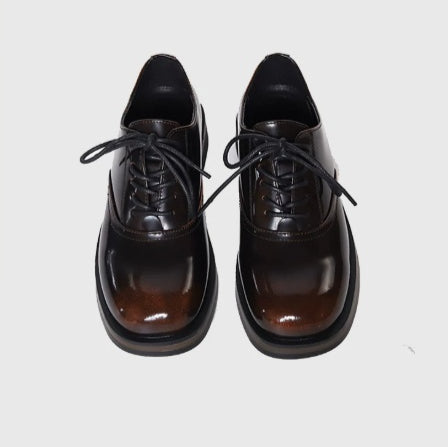 Hommes chaussures en cuir deux tons épais sont parfaits pour les deux occasionnels et d'usure