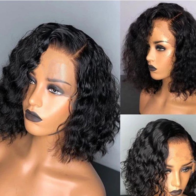 Cheveux noirs et bouclés
