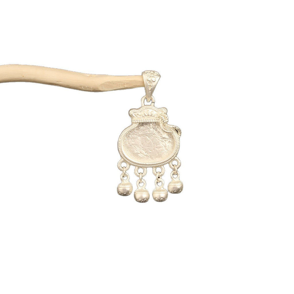 Pendentif papillon incrusté avec une cloche