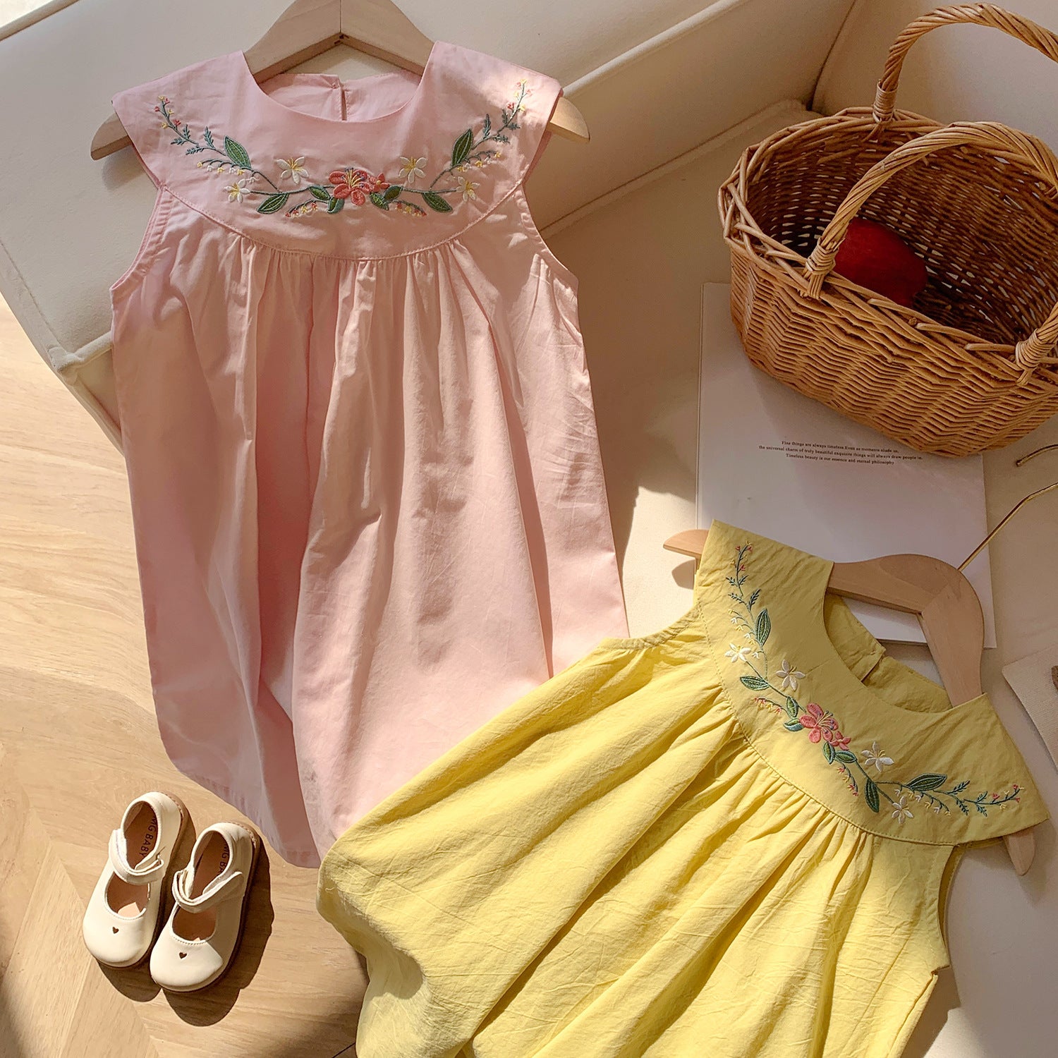 Robe sans manches à la française pour filles