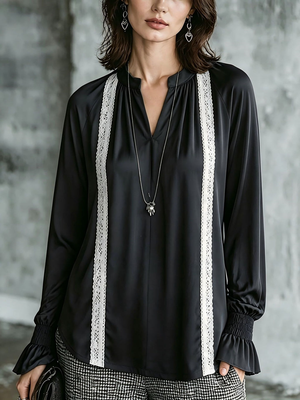Top femme à manches longues tendance avec la dentelle