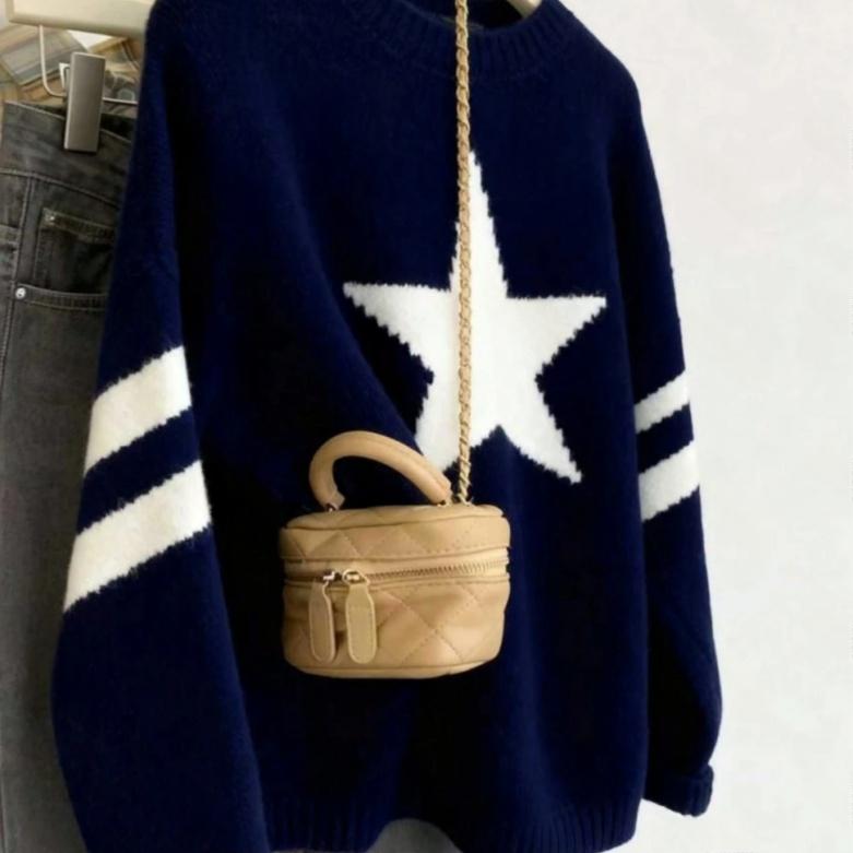 Pull simple tricoté avec un motif d'étoile