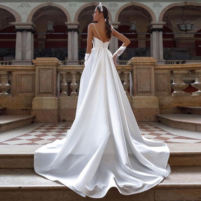 European And American-style Deep V-col Strap Satin robe de mariée légère