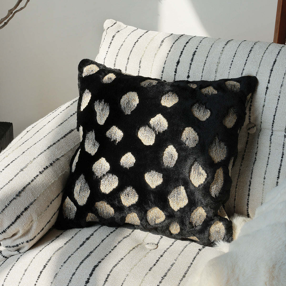 Coussin de canapé brodé Minimalist moderne avec une finition luxueuse