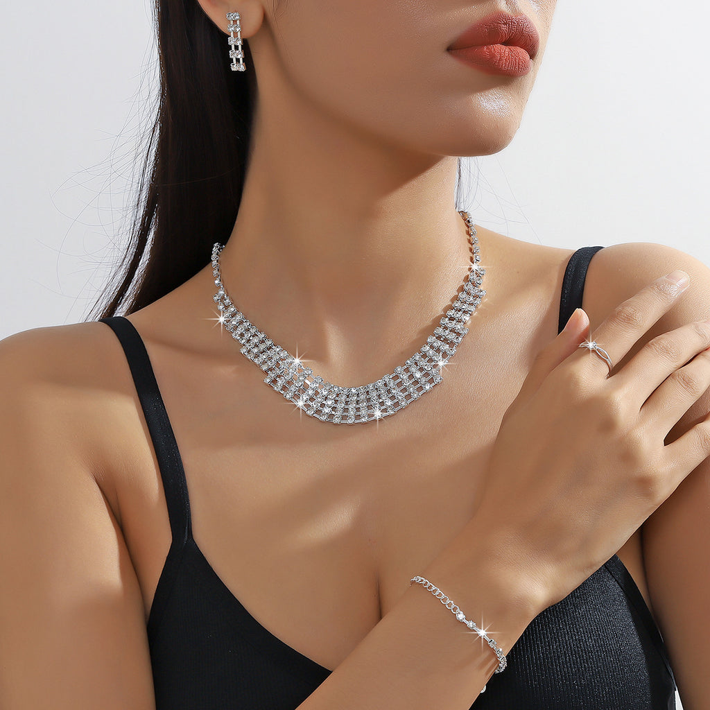 Boucles d'oreilles Bracelet collier chaîne à griffes Ensemble de quatre pièces