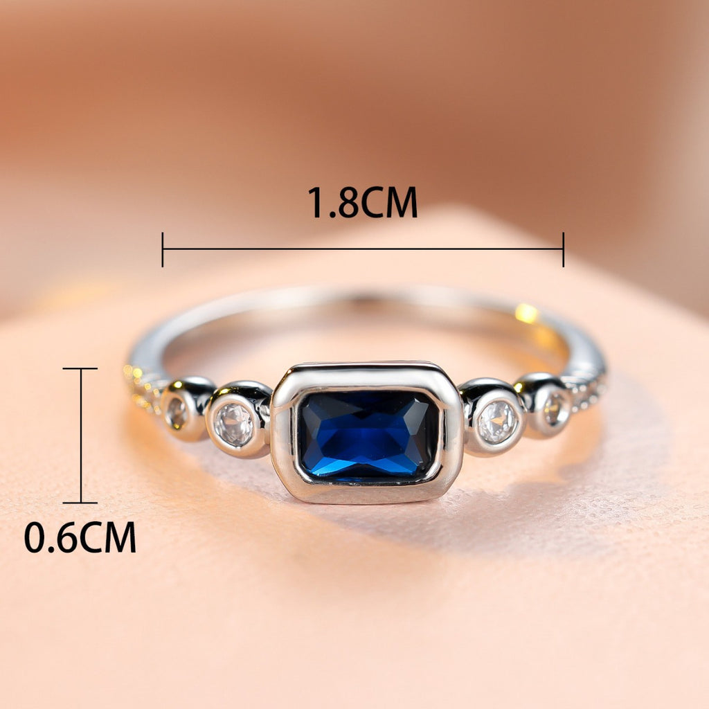 Simple saphir bleu rectangulaire et bague Zircon