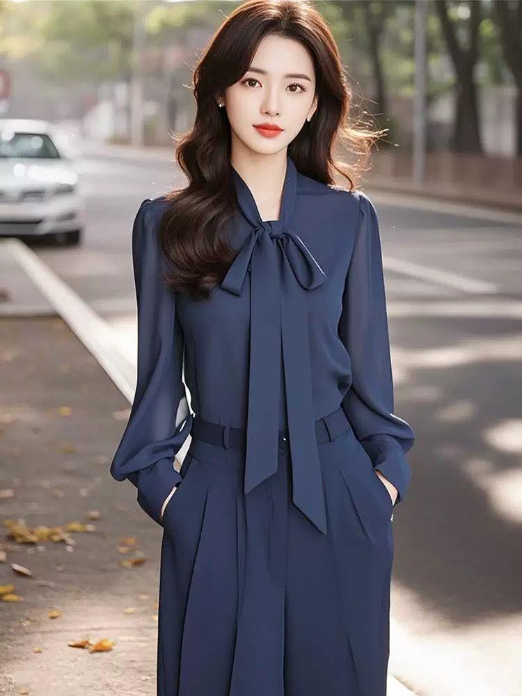 Élégante et chic Set de chemise bleue avec une petite robe