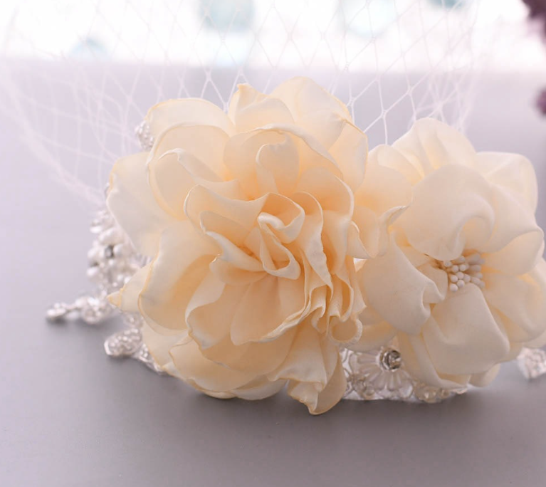 Mariée Veil Petit chapeau haut bandeau exagéré Fleur tridimensionnelle