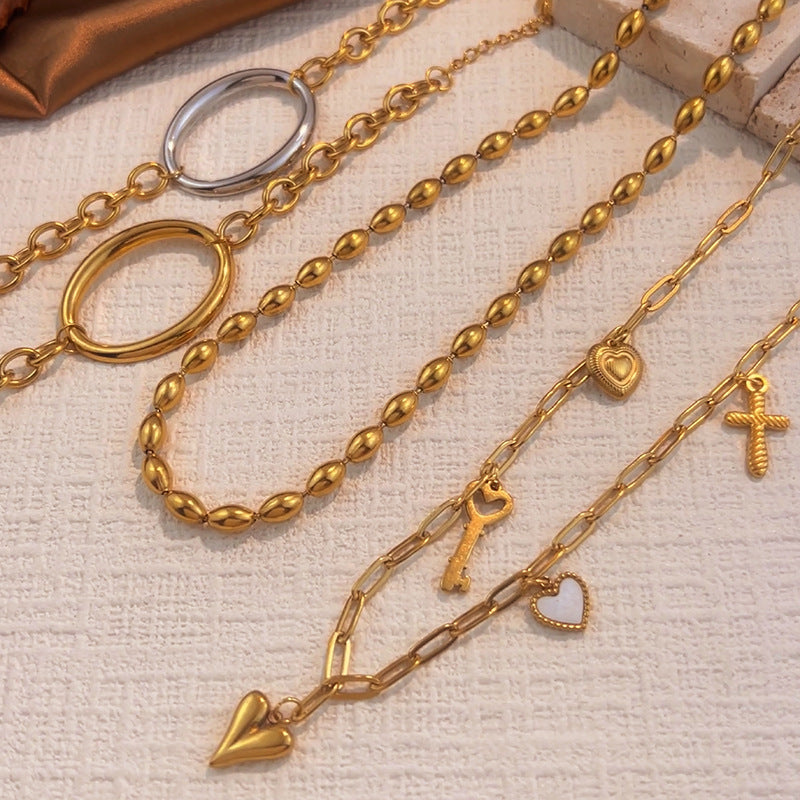 Collier en acier inoxydable européen et américain léger luxe avec un design de chaîne haut de gamme