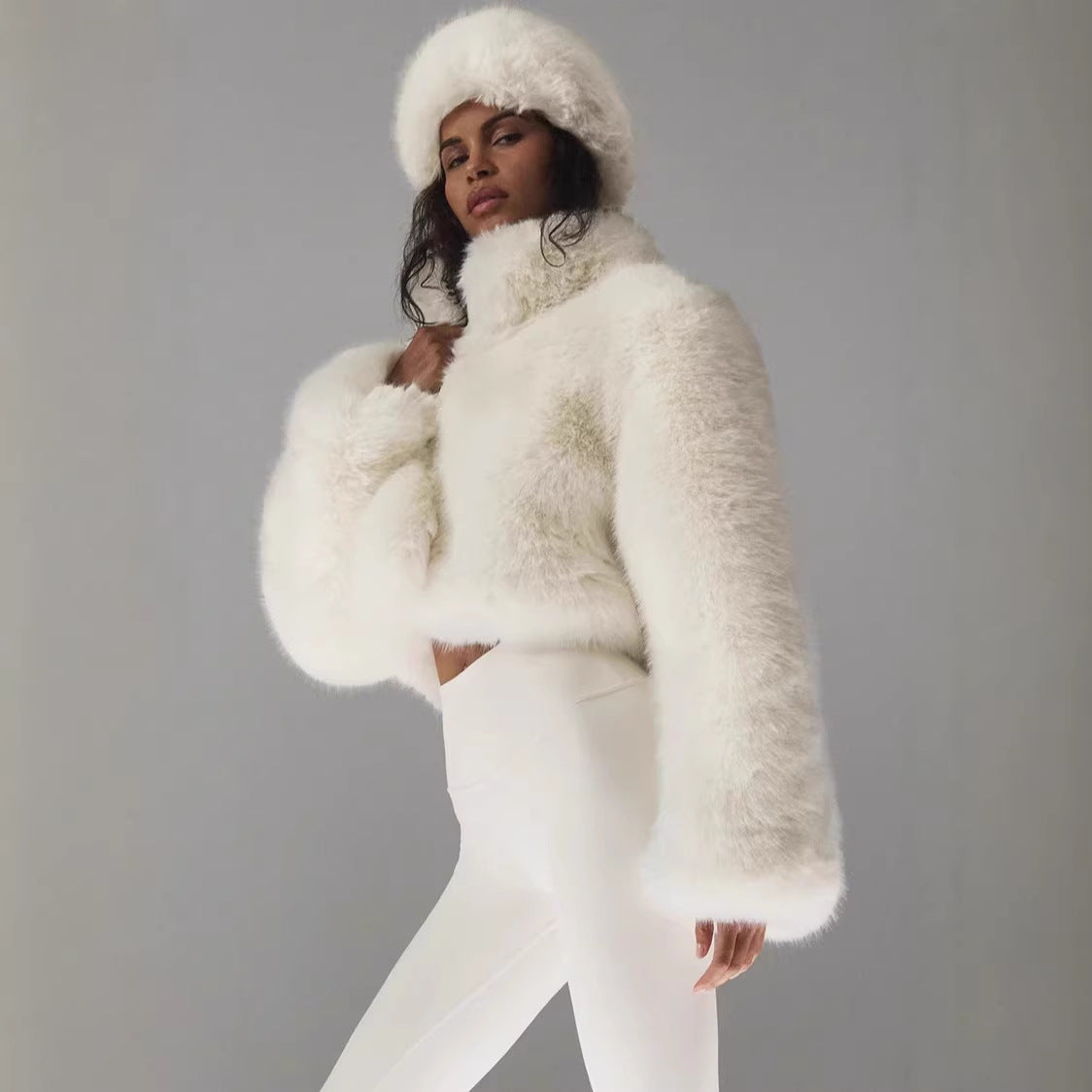 Manteau de fourrure courte de couleur solide élégant et chaud