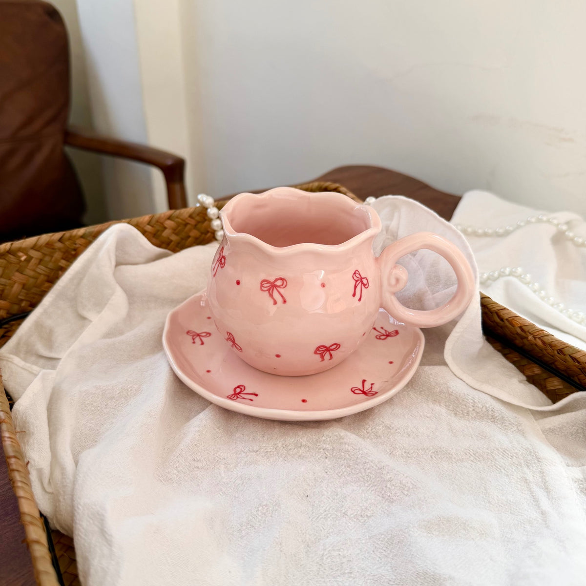 Coupe en céramique irrégulière et Saucer