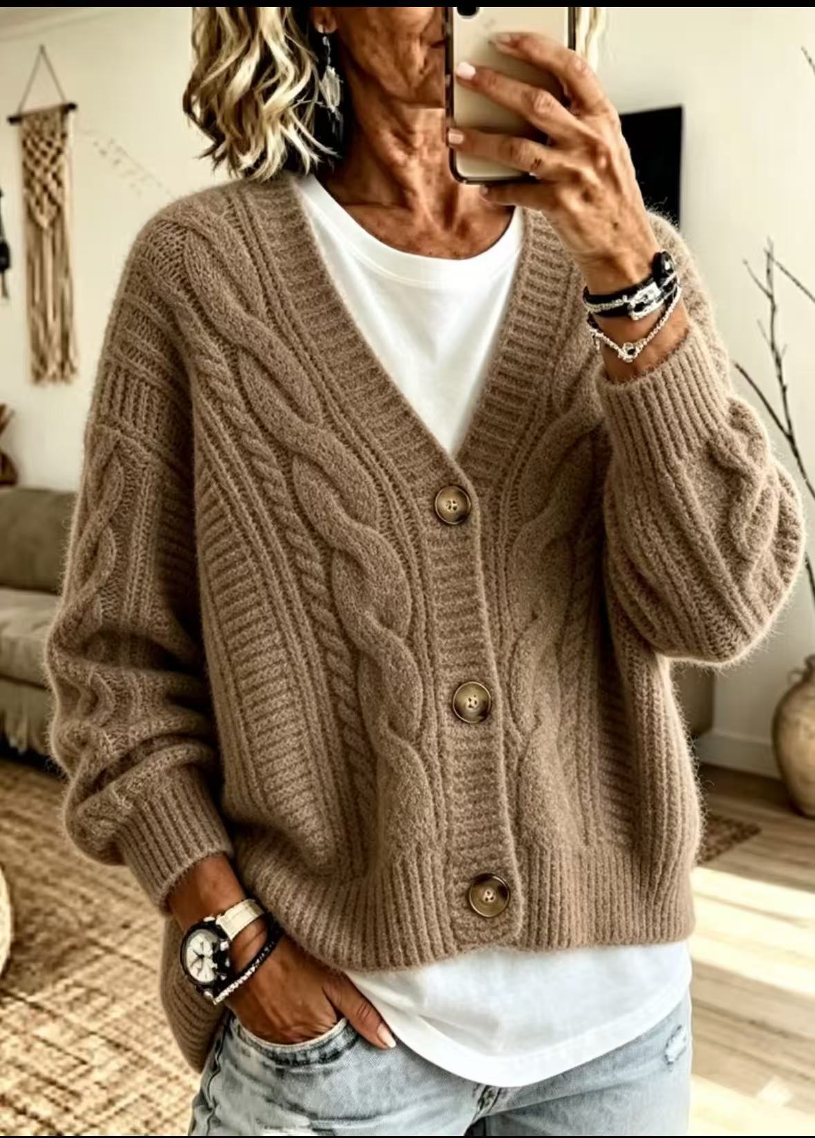 V-Neck Sweater Loose and Laid-back Fall/Winter Collection