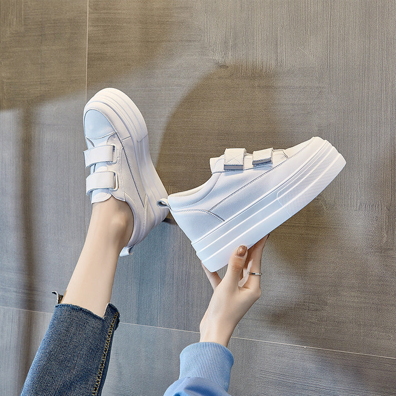 Chaussure velcro en cuir léger pour femmes