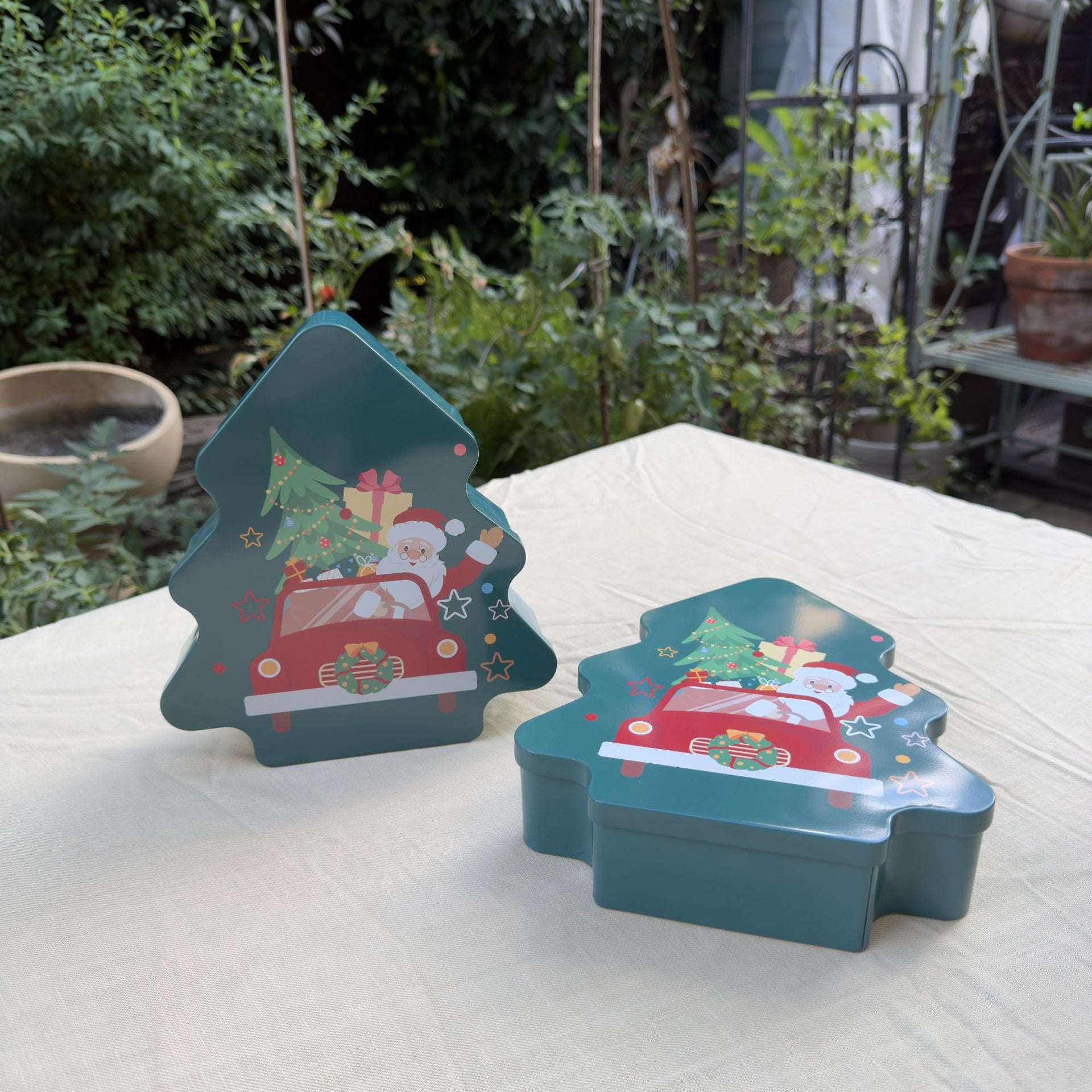 Boîte cadeau en métal en forme d'arbre de Noël