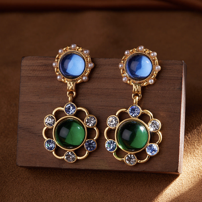Reproduction antique Dentelle Découpée Colorée Fringe Oreille Studs