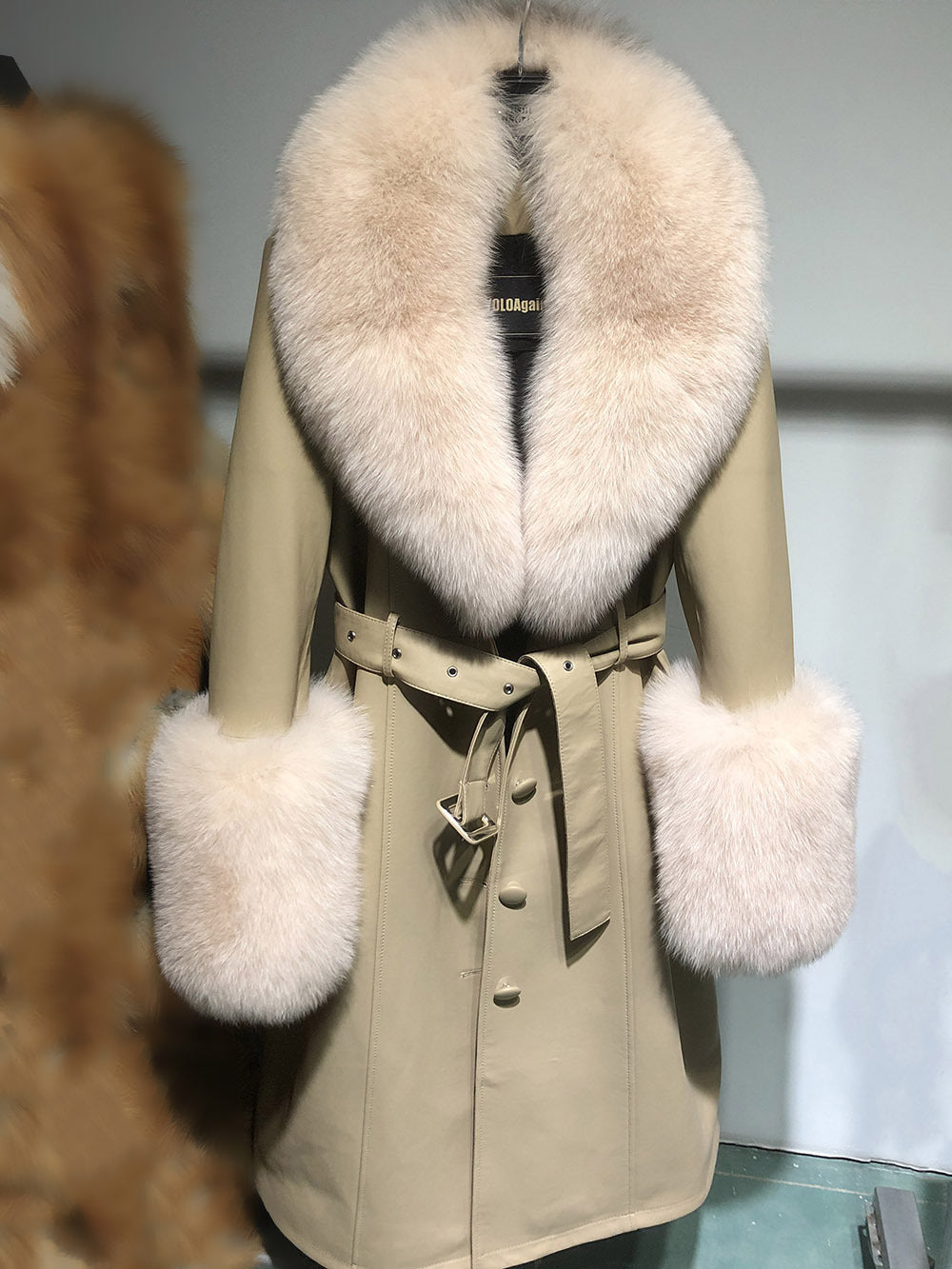 Manteau de fourrure de renard en cuir mince
