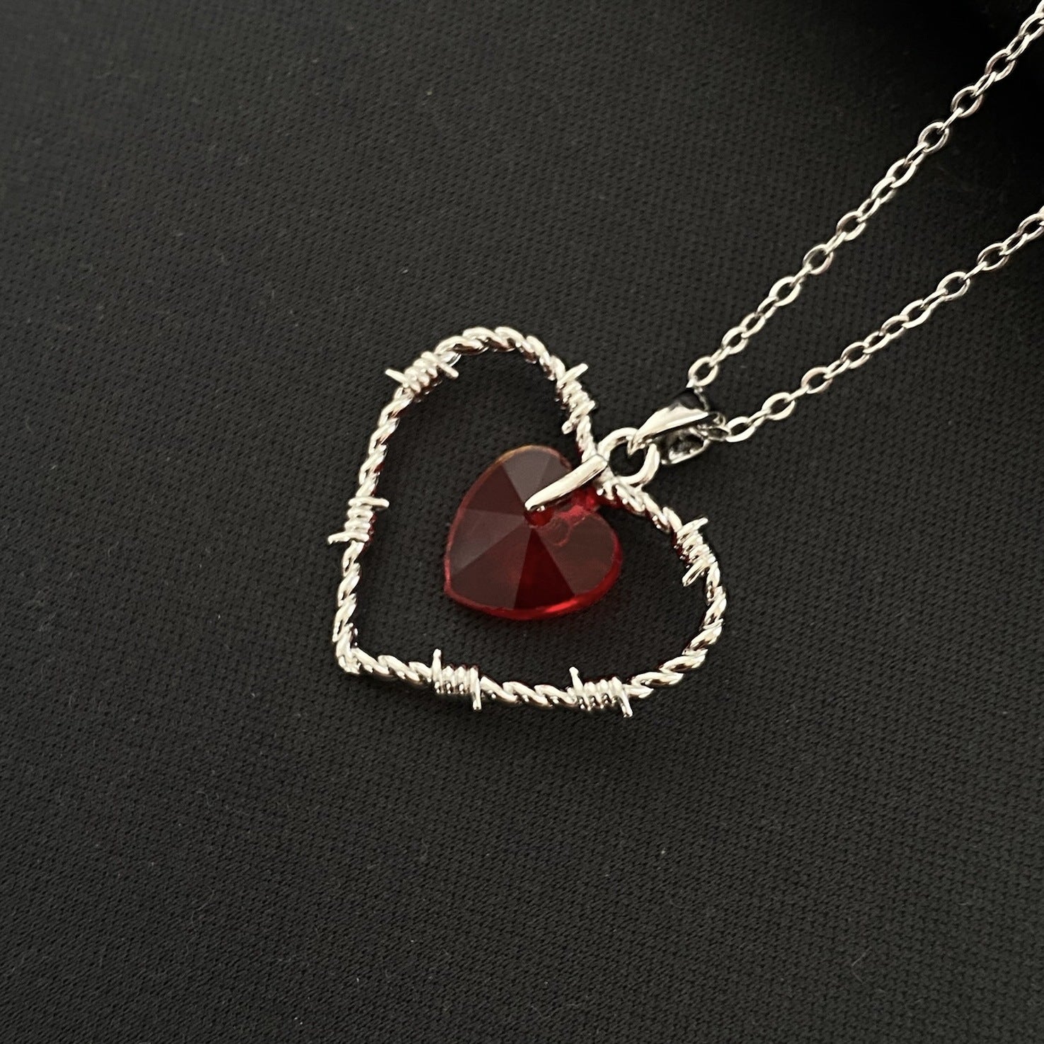 Collier de coeur rouge pour les femmes